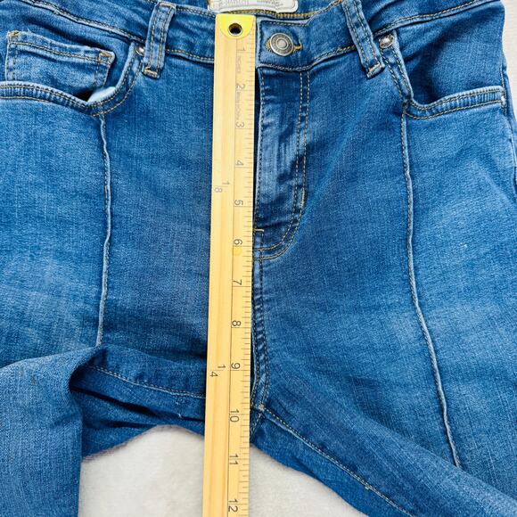 Free People Jeans Women 29R Med Wash Blue Denim Pintuck Step Hem Mid Rise Skinny - Picture 10 of 13